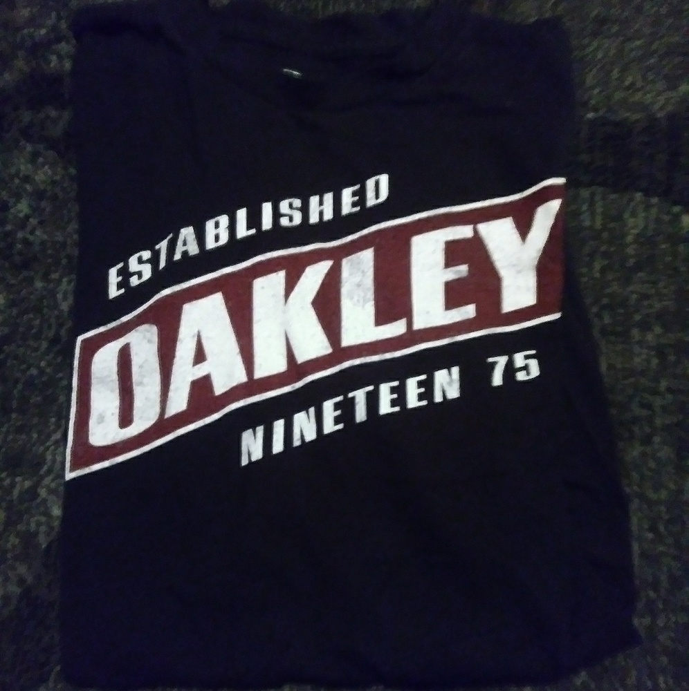 OAKLEY tshirt